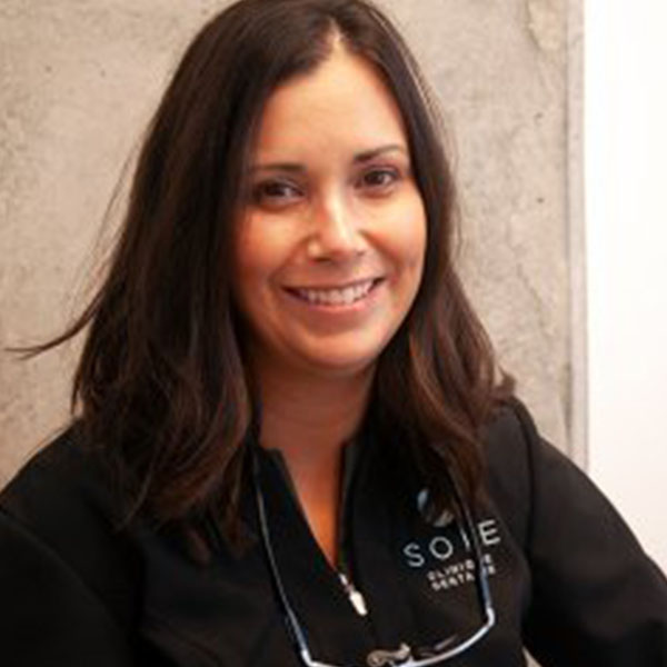 Anick Desmarchais, Dentiste, fondatrice | Soie Clinique dentaire