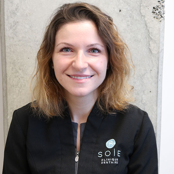 Assunta Silvestri, Assistante dentaire Soie Clinique dentaire >